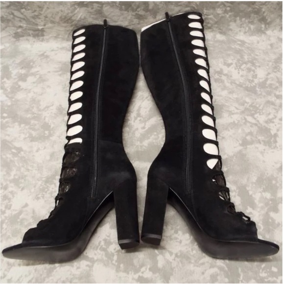 Emma Heel in Black Suede
KENDALL + KYLIE - Picture 6 of 6